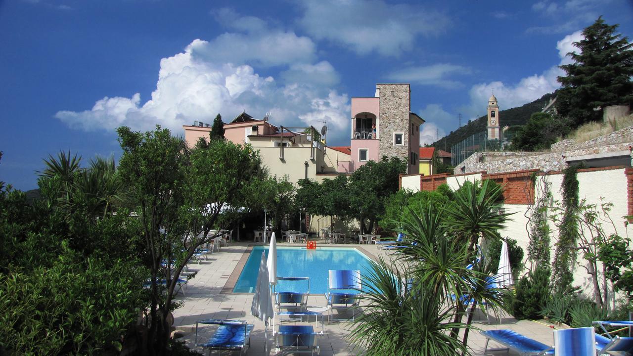 Hotel Ca' Ligure Pietra Ligure Exterior foto