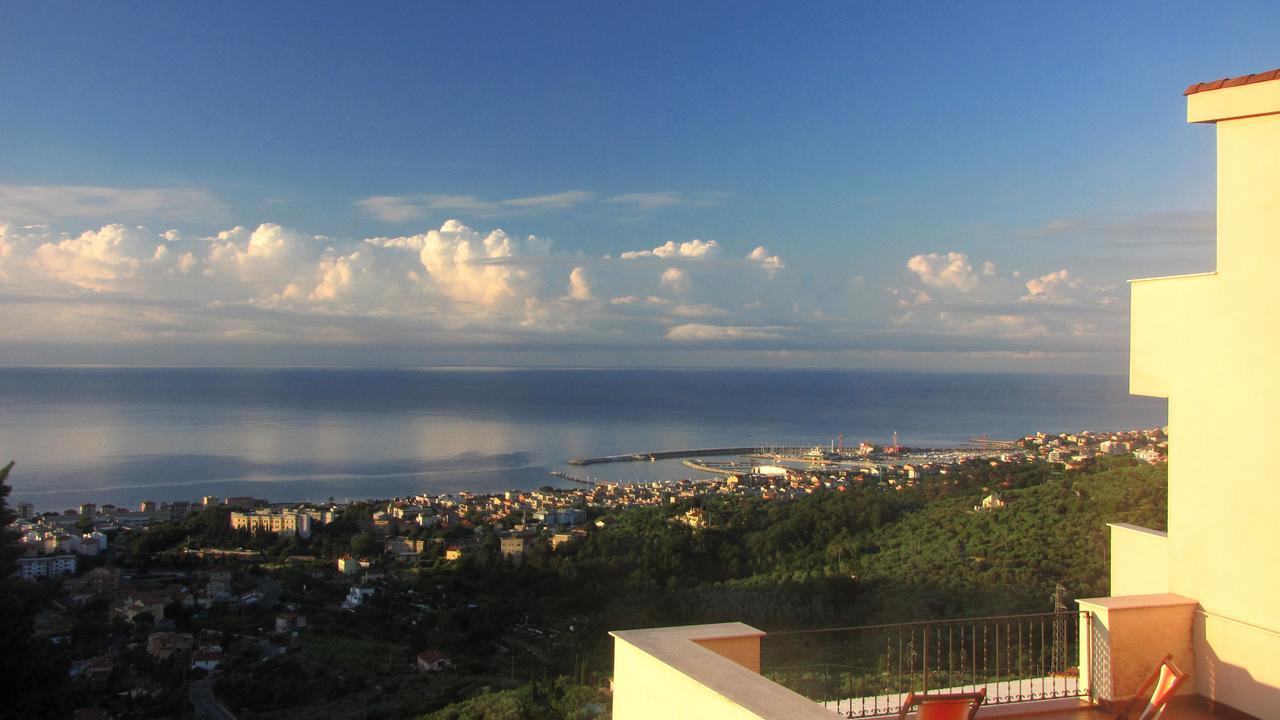 Hotel Ca' Ligure Pietra Ligure Exterior foto